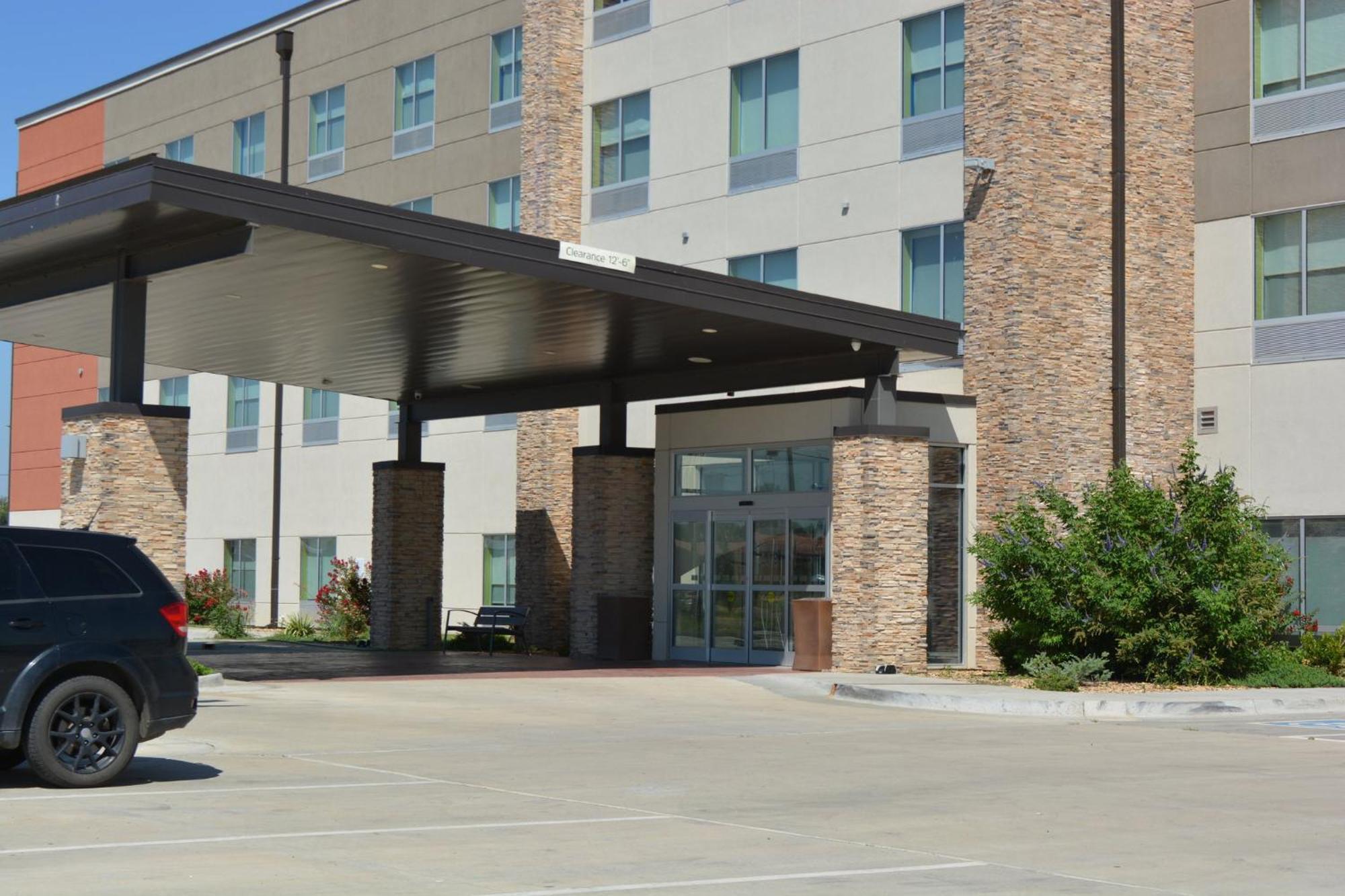 Holiday Inn Express & Suites Liberal Dış mekan fotoğraf