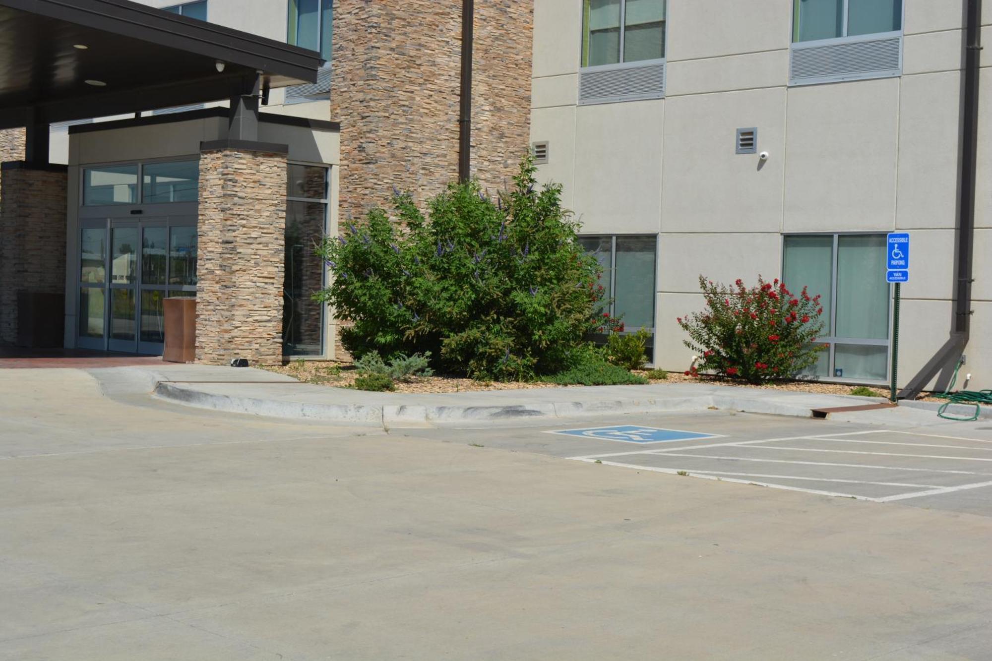 Holiday Inn Express & Suites Liberal Dış mekan fotoğraf